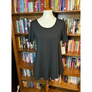 Classic black fit-and-flare tunic blouse